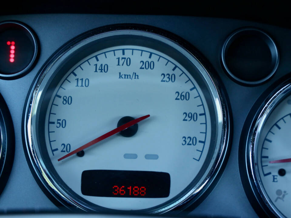 Immagine 48/50 di Aston Martin V12 Vanquish (2002)