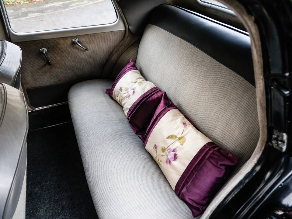 Immagine 28/37 di Citroën Traction Avant 11 BL (1955)