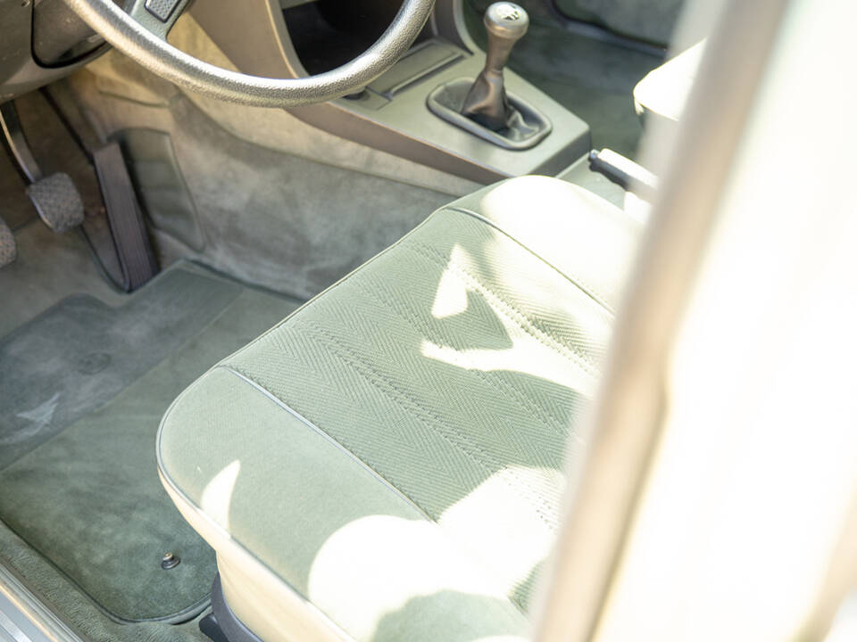 Image 39/63 of BMW 528i (1984)