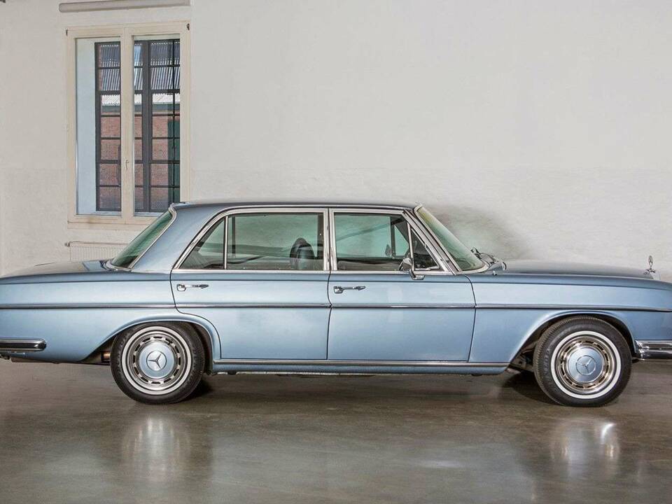Afbeelding 9/36 van Mercedes-Benz 300 SEL 6.3 (1970)