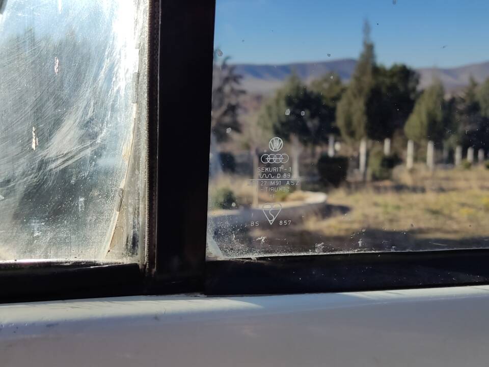 ORIGINAL VW FACTORY GLASS