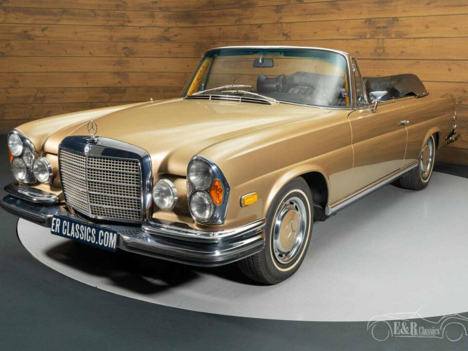 Immagine 3/19 di Mercedes-Benz 280 SE 3,5 (1971)