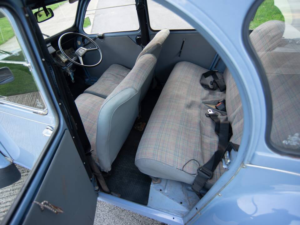 Image 17/38 de Citroën 2 CV 6 (1988)