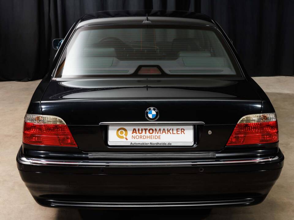 Image 37/41 of BMW 750i (2000)