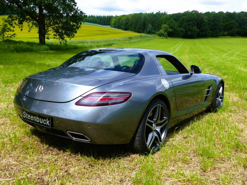 Mercedes-Benz SLS AMG  Coupé Flügeltürer alubeam silver (MB 047) 2010