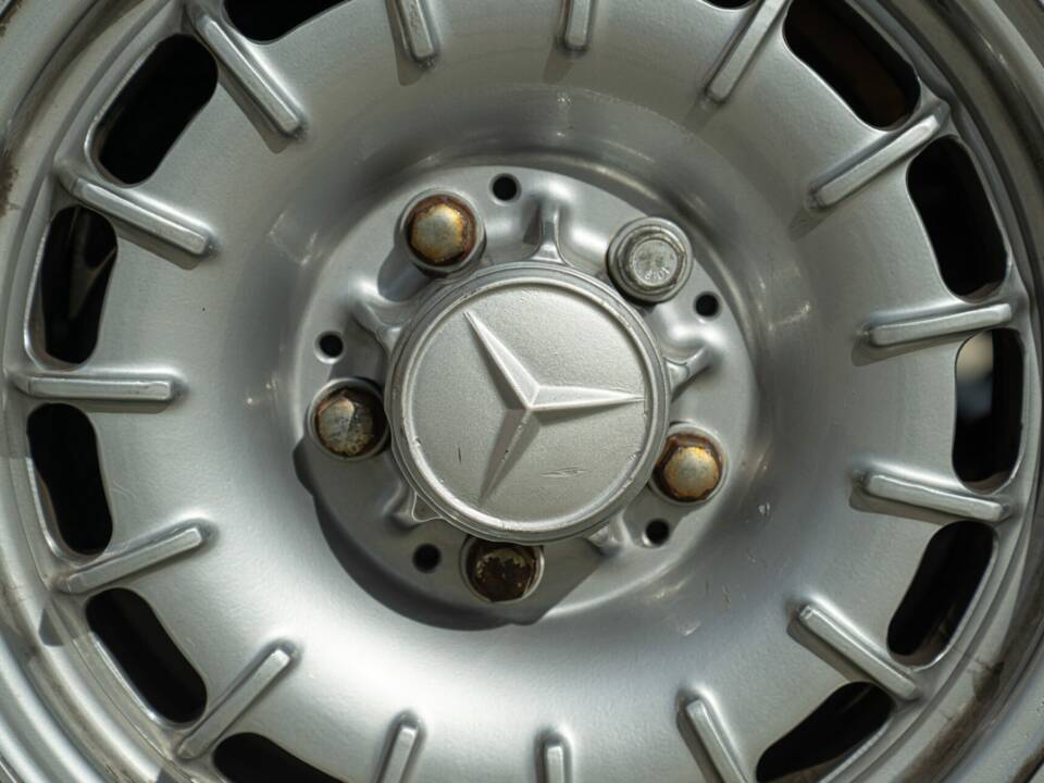 Image 17/50 de Mercedes-Benz 450 SL (1977)