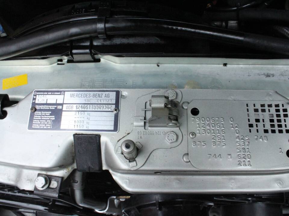 Immagine 9/19 di Mercedes-Benz 300 CE-24 (1992)