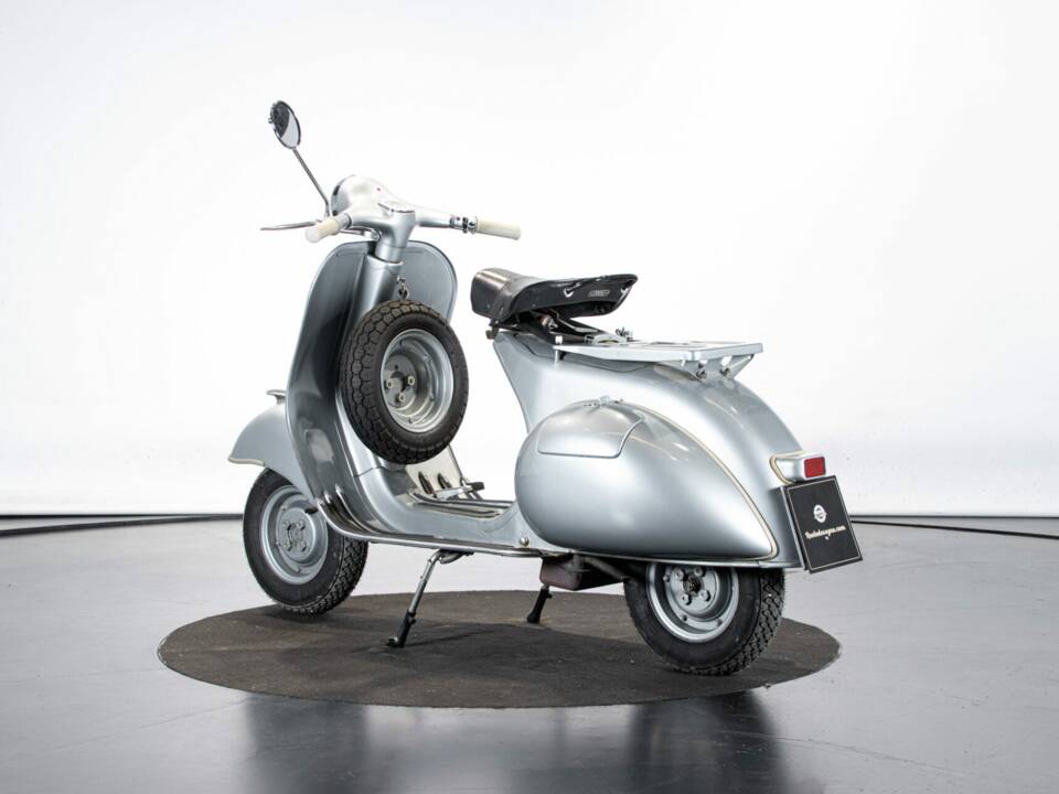Image 2/45 de Piaggio Vespa 150 (1958)