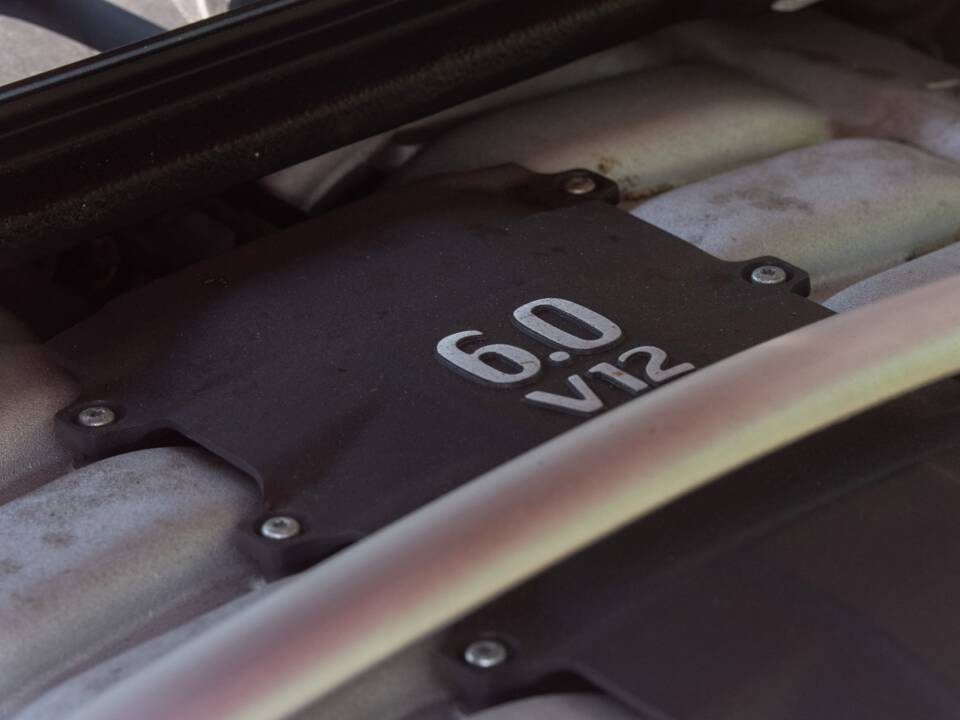 Image 33/52 of Aston Martin DB 9 Volante (2006)