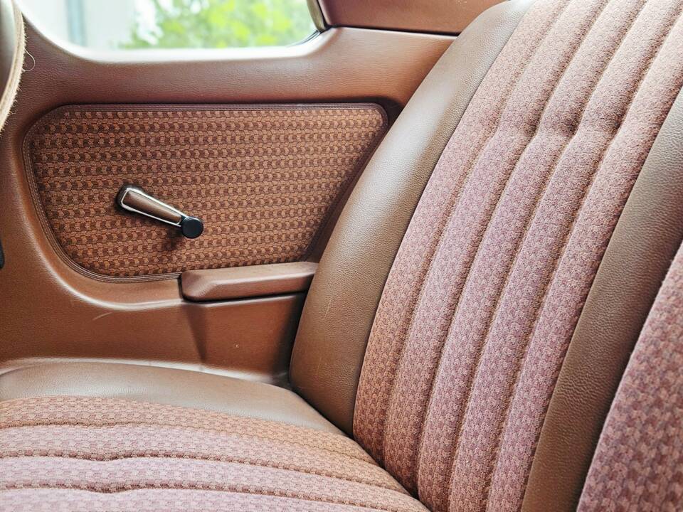 Immagine 11/16 di Mercedes-Benz 280 CE (1977)