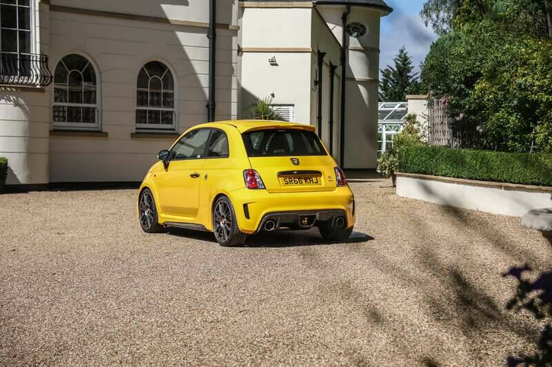 Immagine 28/41 di Abarth 695 Biposto (2006)