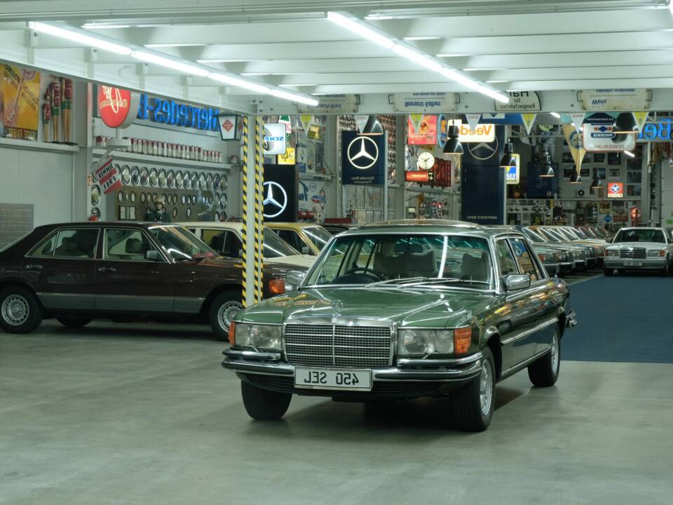 Image 17/50 de Mercedes-Benz 450 SEL 6,9 (1975)