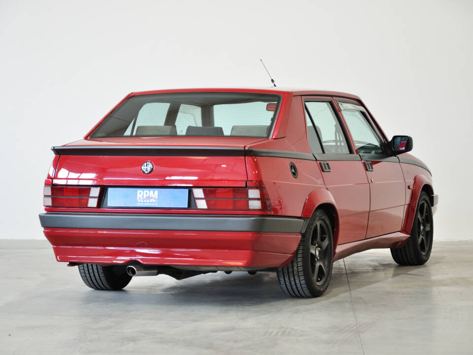 Image 33/39 de Alfa Romeo 75 2.0 Twin Spark (1990)