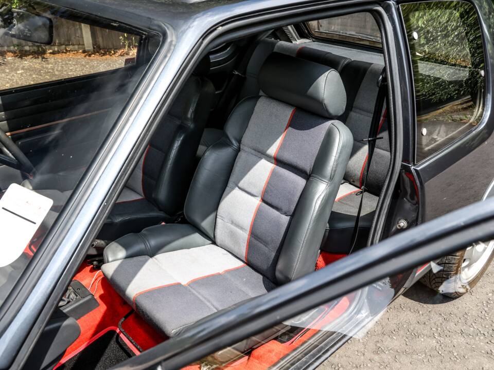 Bild 13/33 von Peugeot 205 GTi 1.9 (1987)