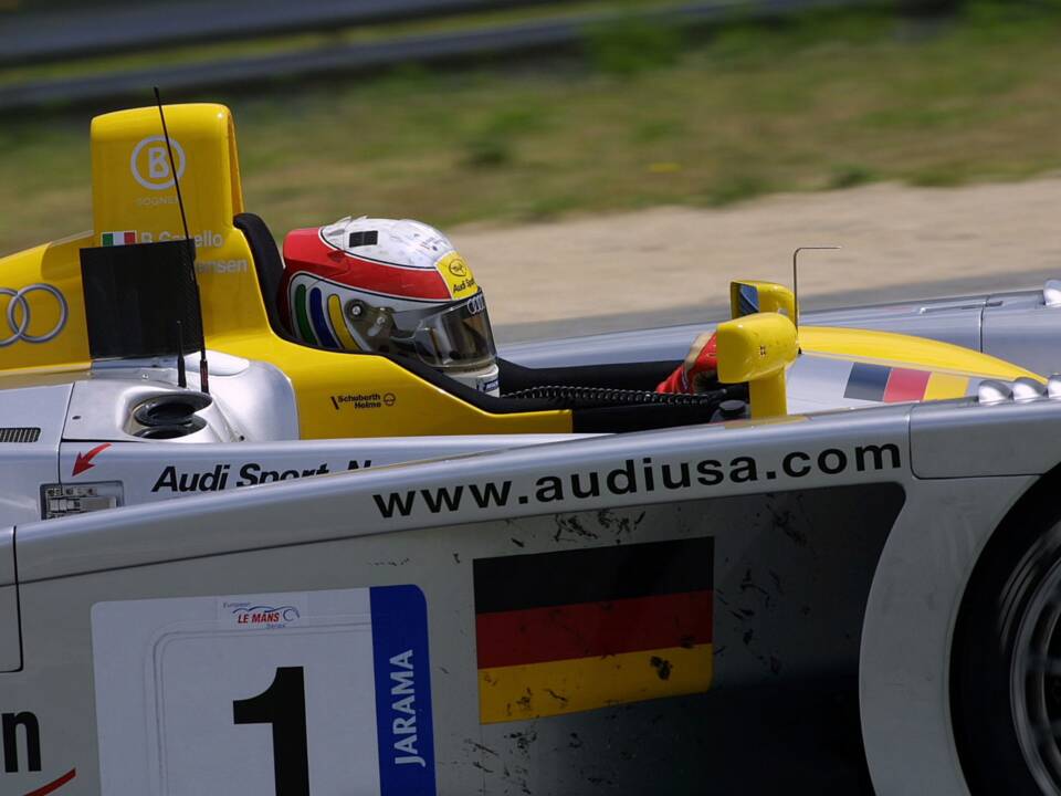 Image 15/22 of Audi R8 LMP900 (2001)