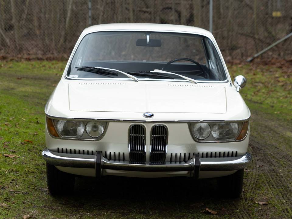 Immagine 2/49 di BMW 2000 CS (1967)