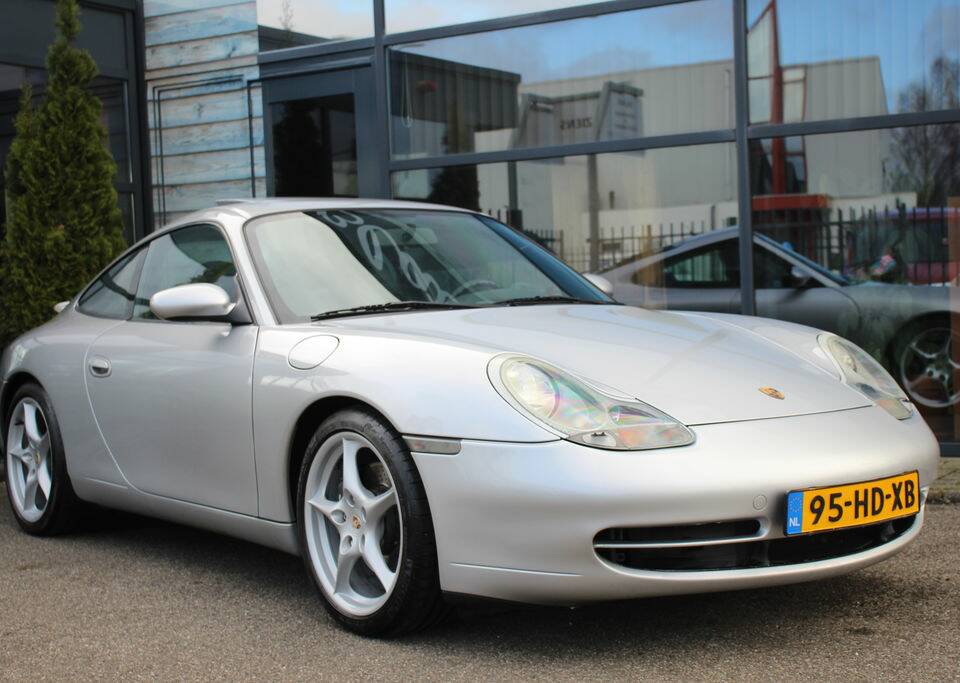 Image 1/8 of Porsche 911 Carrera (1998)