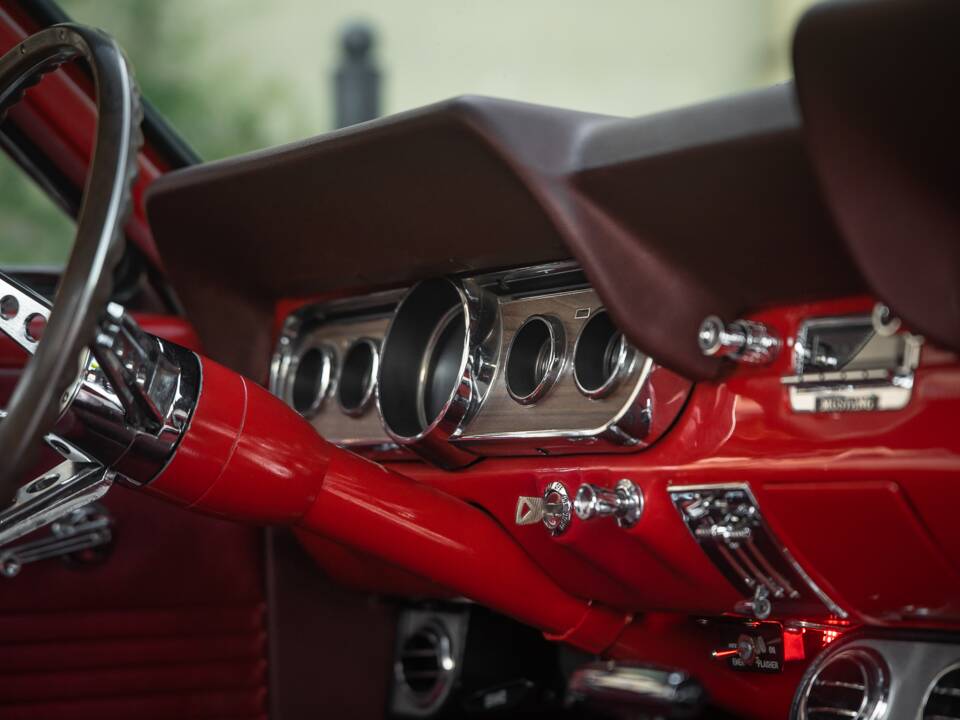 Image 42/53 of Ford Mustang 200 (1966)