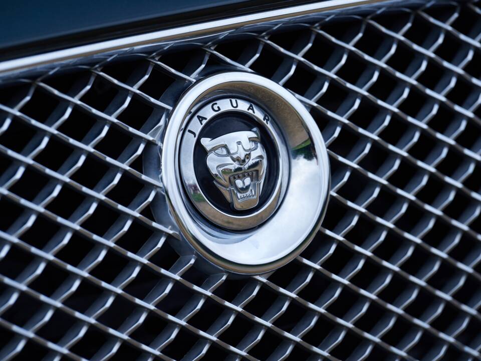 Image 33/50 of Jaguar XJ 5.0 (2010)