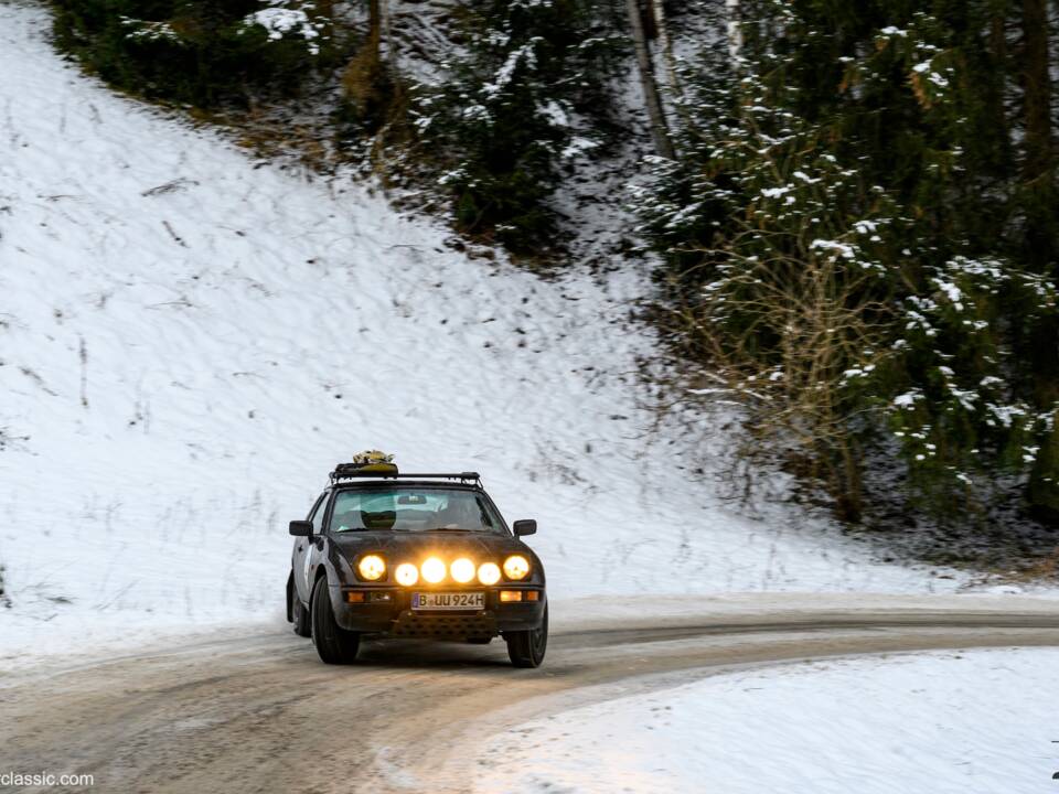 Image 37/44 of Porsche 924 S (1986)