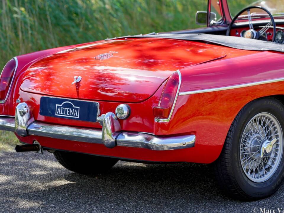 Image 14/39 de MG MGB (1964)