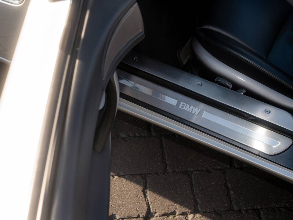 Image 52/84 of BMW Z8 (2001)