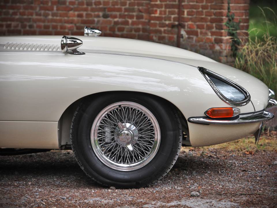 Image 31/50 of Jaguar E-Type 4.2 (1965)