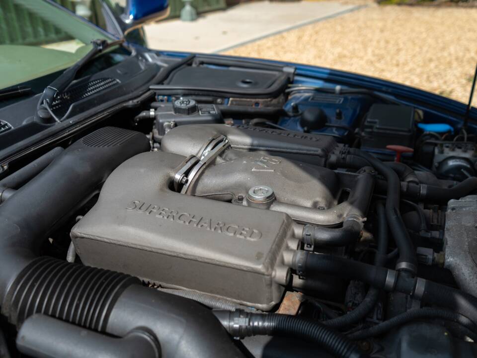 Image 25/50 of Jaguar XKR (2000)