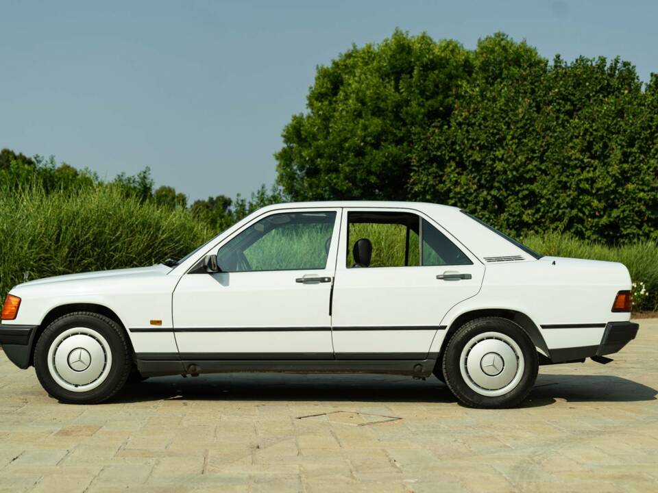 Bild 12/45 von Mercedes-Benz 190 E (1987)