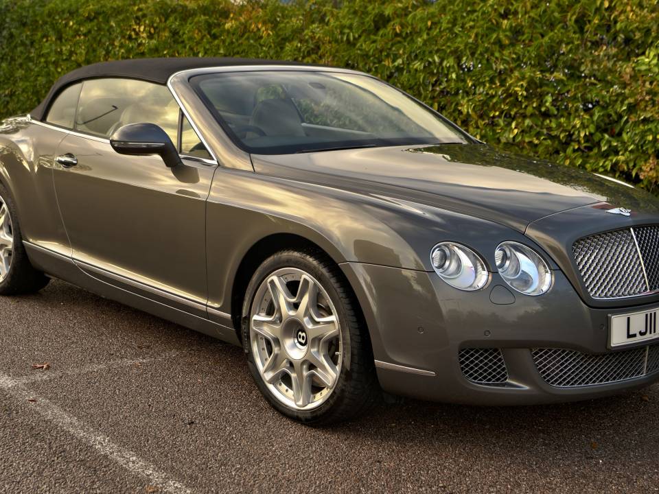 Image 5/44 of Bentley Continental GTC (2011)