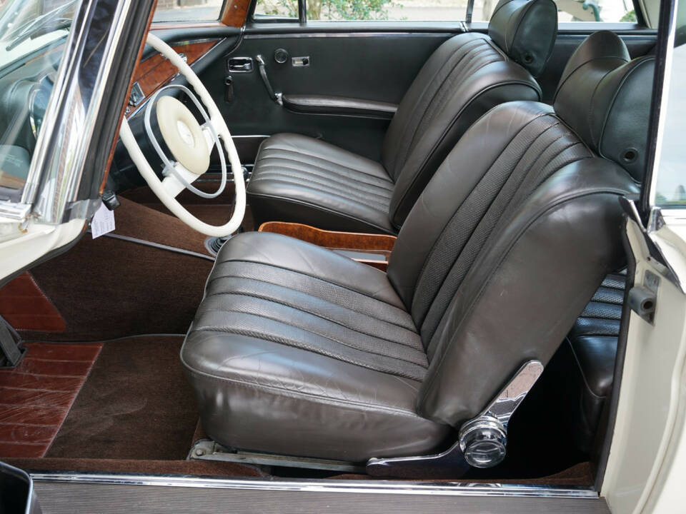 Image 3/50 of Mercedes-Benz 280 SE (1968)