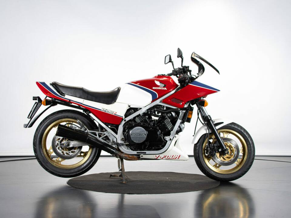 Immagine 5/50 di Honda VF 750 (1983)