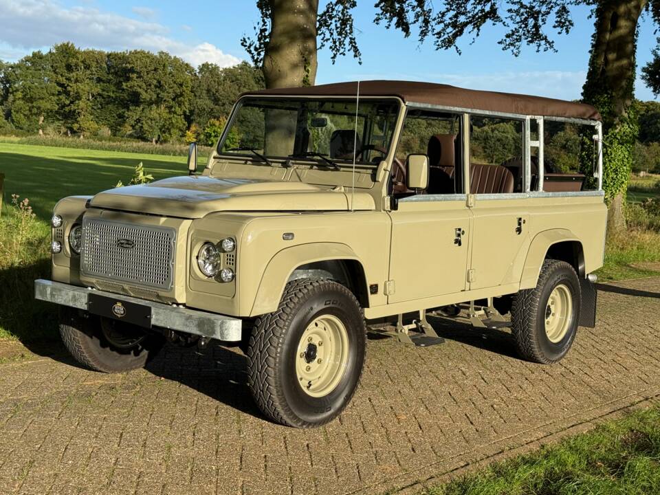 Bild 17/31 von Land Rover Defender 110 (2005)