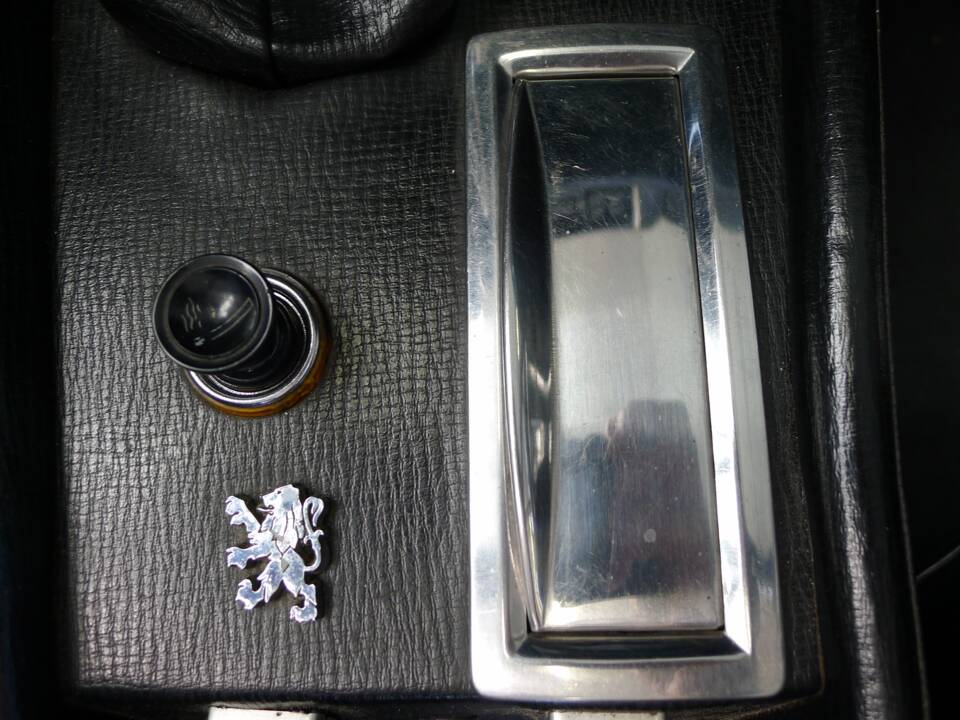 Image 7/43 of Peugeot 504 Convertible (1971)