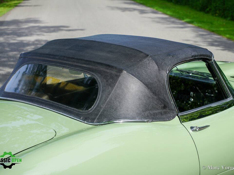Image 43/60 de Jaguar E-Type (1969)