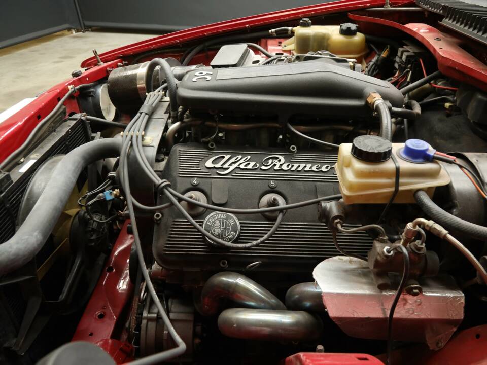 Image 31/50 de Alfa Romeo 75 3.0 V6 QV (1990)