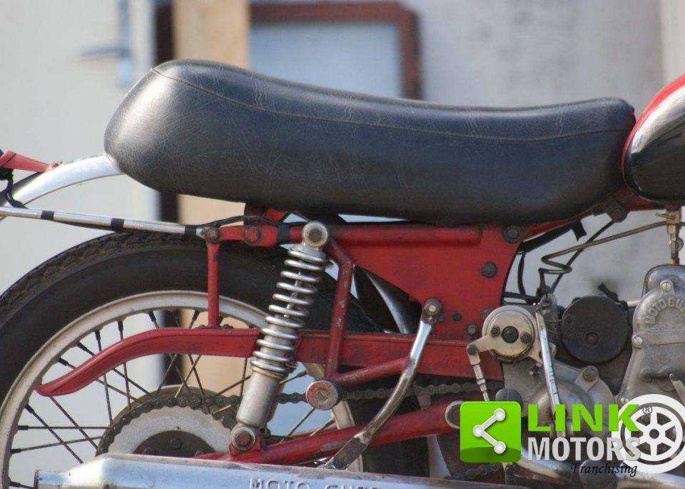 Image 4/9 de Moto Guzzi DUMMY (1967)