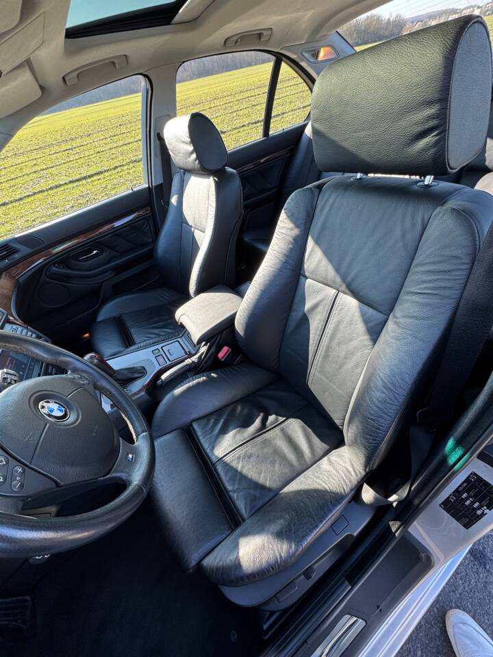 Bild 60/75 von BMW 540i (2001)