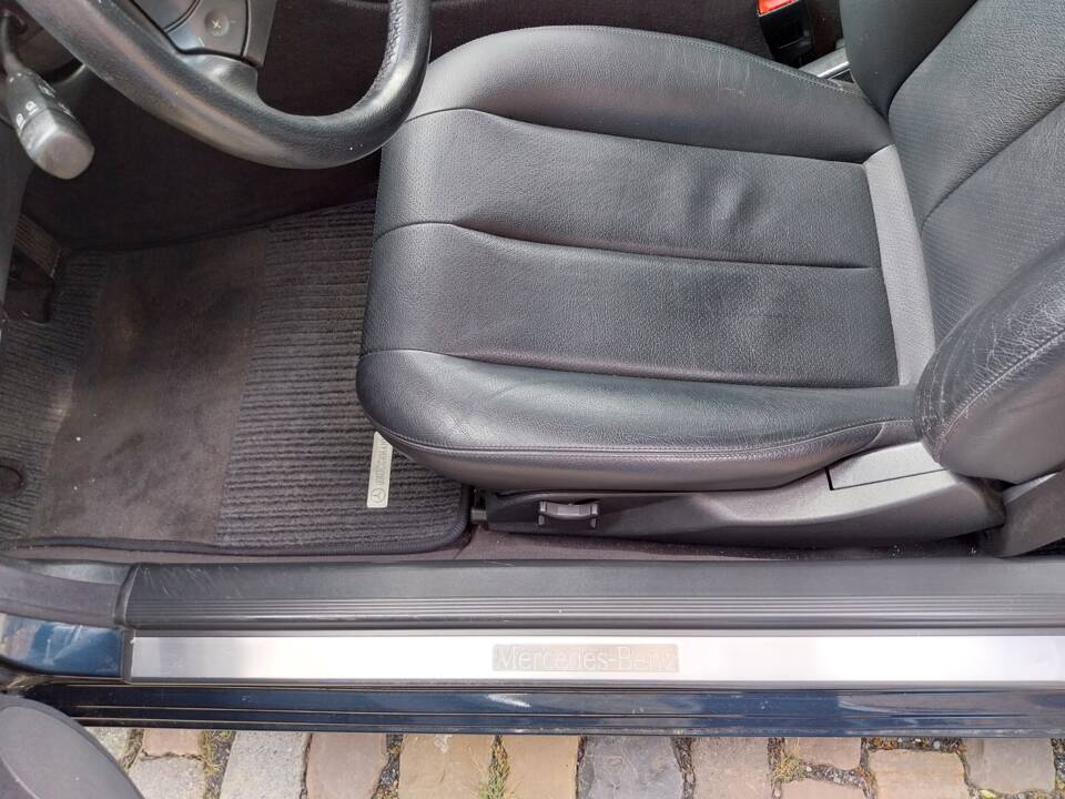 Afbeelding 19/32 van Mercedes-Benz CLK 230 Kompressor (2001)