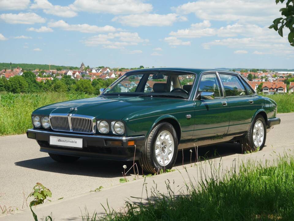 Image 11/33 of Jaguar Sovereign 3.6 (1988)