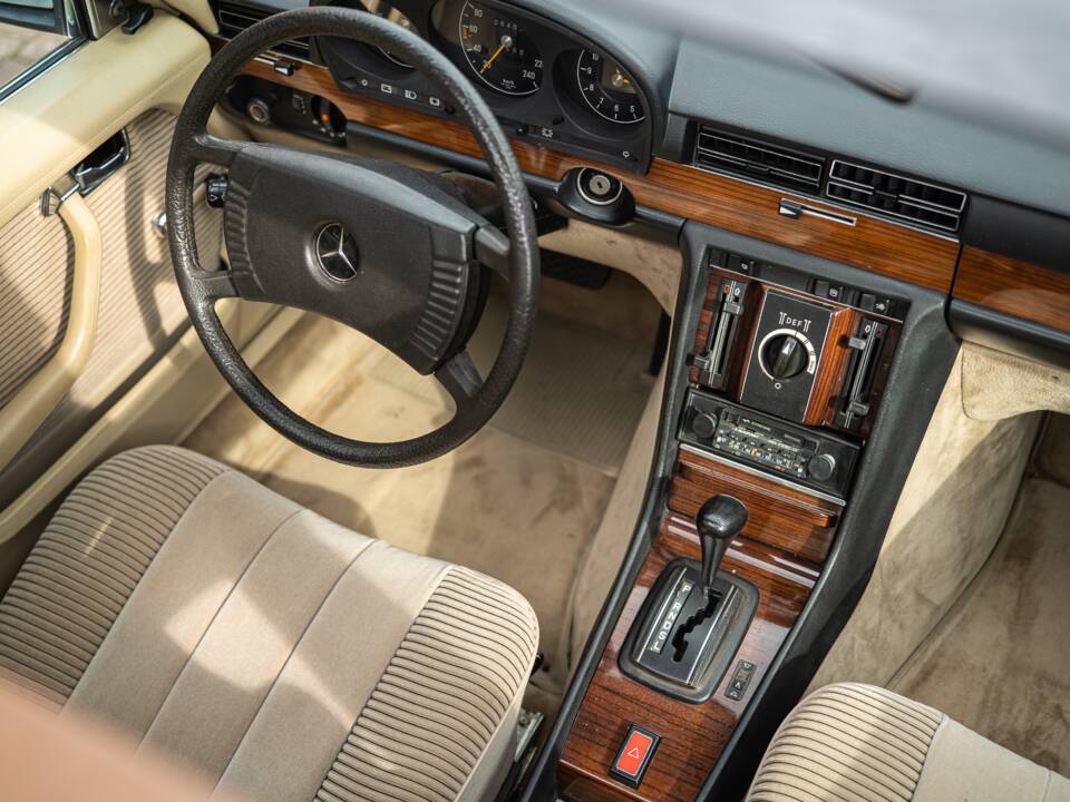 Image 28/81 of Mercedes-Benz 280 SE (1979)