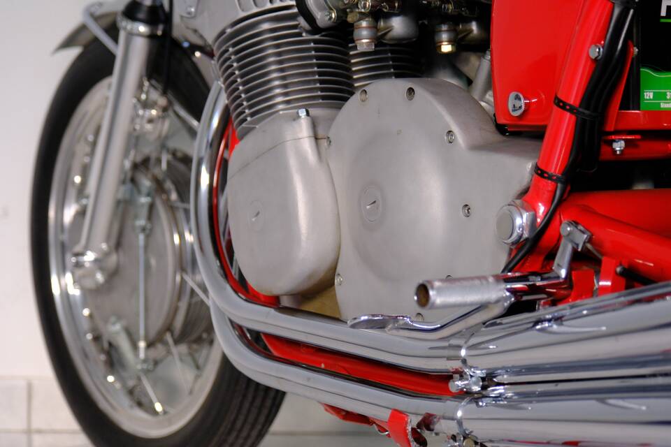 Image 72/99 of MV Agusta 750 Sport (1971)