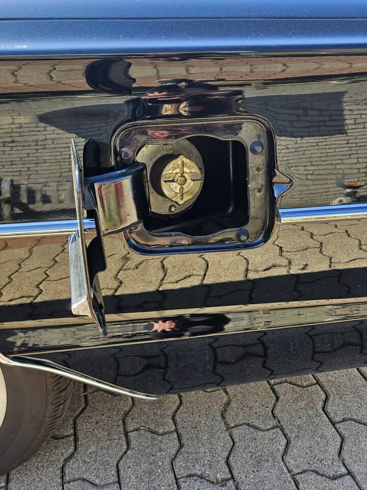 Image 23/24 of Ford Thunderbird (1964)