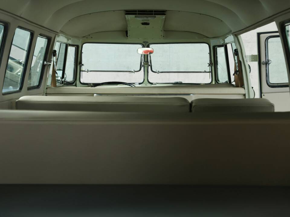 Image 30/47 of Volkswagen T1 minibus (1961)