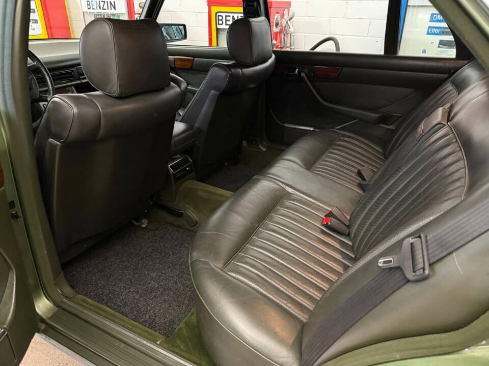 Image 12/19 of Mercedes-Benz 280 SEL (1983)