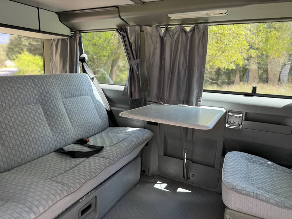 Immagine 28/36 di Volkswagen T4 Multivan 2.5 Syncro (1994)