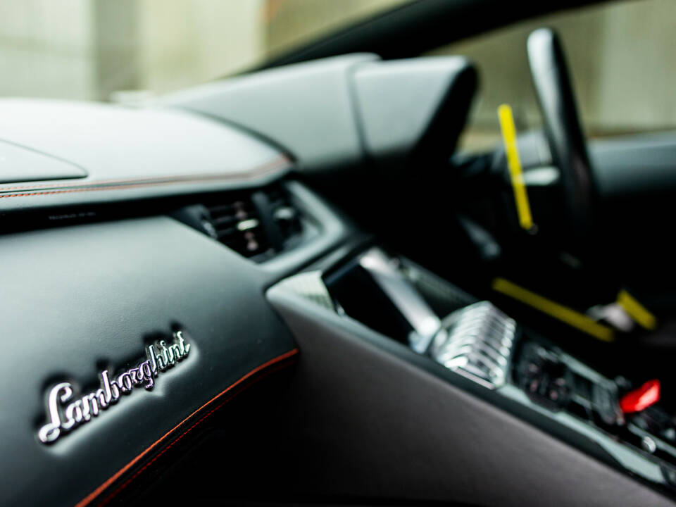 Image 37/47 of Lamborghini Aventador LP 700-4 (2013)