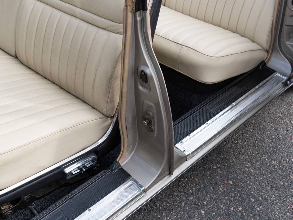 Bild 31/100 von Lincoln Continental Convertible (1965)