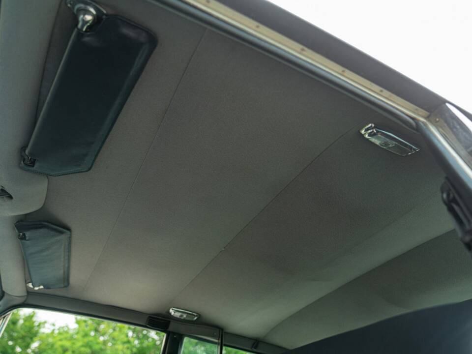 Image 37/50 of Rolls-Royce Silver Wraith II (1979)