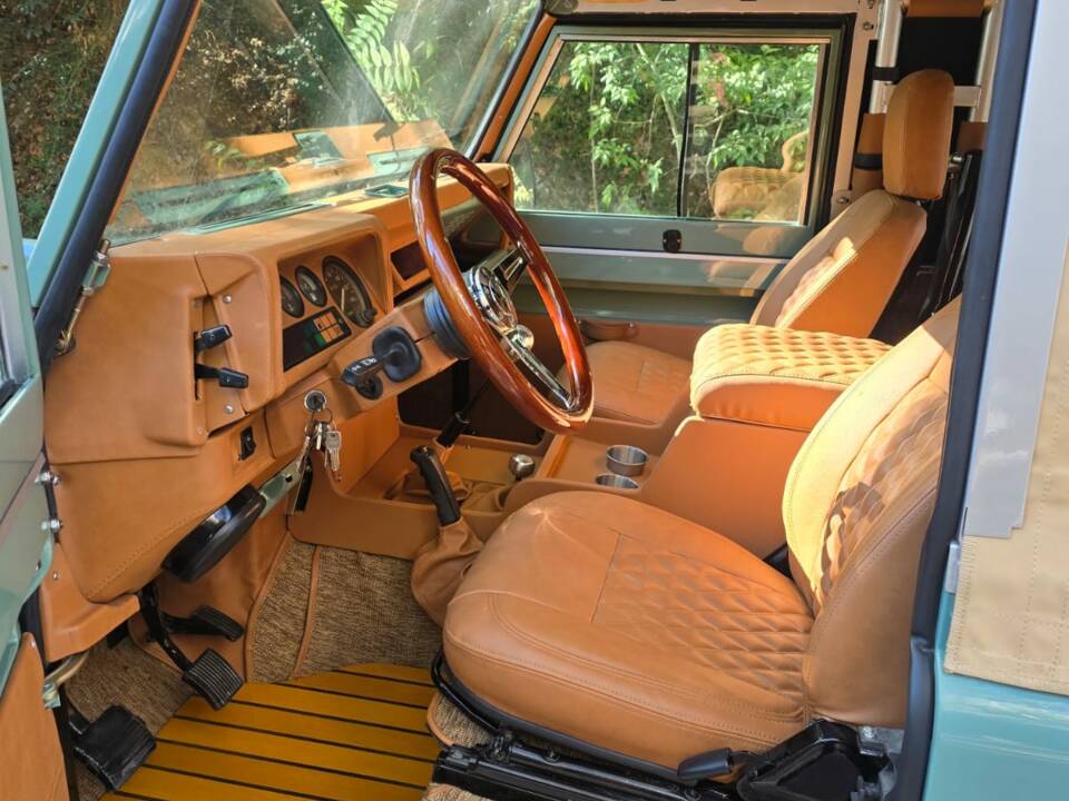 Image 26/72 of Land Rover 90 (1987)